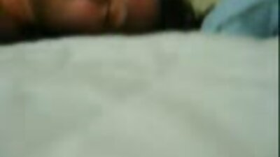 La prostituta viene scopata duramente dal cliente e poi vecchie troie tedesche dal direttore dell'albergo.