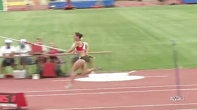 Ha seguito una video hard nonne gratis MILF sportiva e l'ha persino scopata nel culo.