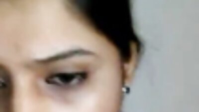 Belle donne dai capelli castani sostituiscono i loro pprnononne culi stretti al cazzo del famoso artista.