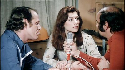 Moglie russa distratta dalla stiratura per pprnononne compiacere il marito con l'anale.