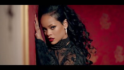 Bruna sexy con grandi seni e culo si è concessa a video porno di nonne mature uno sconosciuto in macchina.