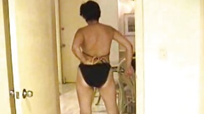 Una mulatta magra con grandi film porno di nonne italiane seni naturali è andata a uno stronzo grasso.