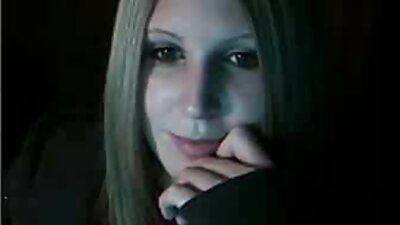 La ragazza dai capelli rossi ha film porno di nonne mostrato tette naturali e ha sedotto un amico.