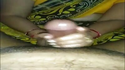 Bella bionda matura in lingerie fa un pompino profondo e video di nonne porno scopa sul letto.