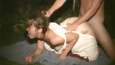 L'uomo calvo scopa la bionda nel culo dopo essere uscito in spiaggia. video pornononne