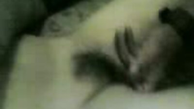 Milf tatuata in lingerie chic va pazza per l'anale con un uomo di colore. video vecchie troie