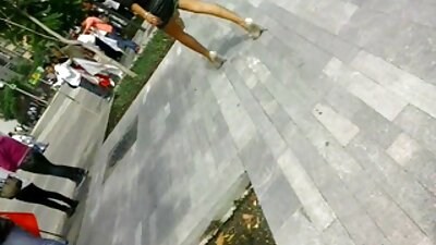 La ragazza magra godeva della masturbazione anale e nonne erotiche del cazzo.