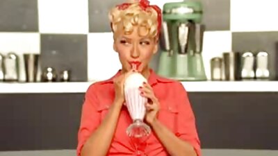 La ragazza ha visto una xxx nonne troie coppia nel parco scopare e si è unita.