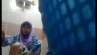 Una bionda nonne pornostar arrapata in lingerie bellissima riceve una doppia penetrazione dura.