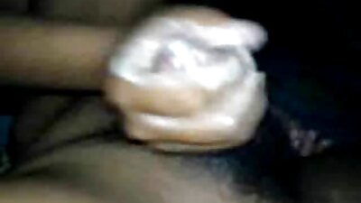 Tre video porno di nonne modesti studenti con gli occhiali fanno sesso di gruppo con un ragazzo.